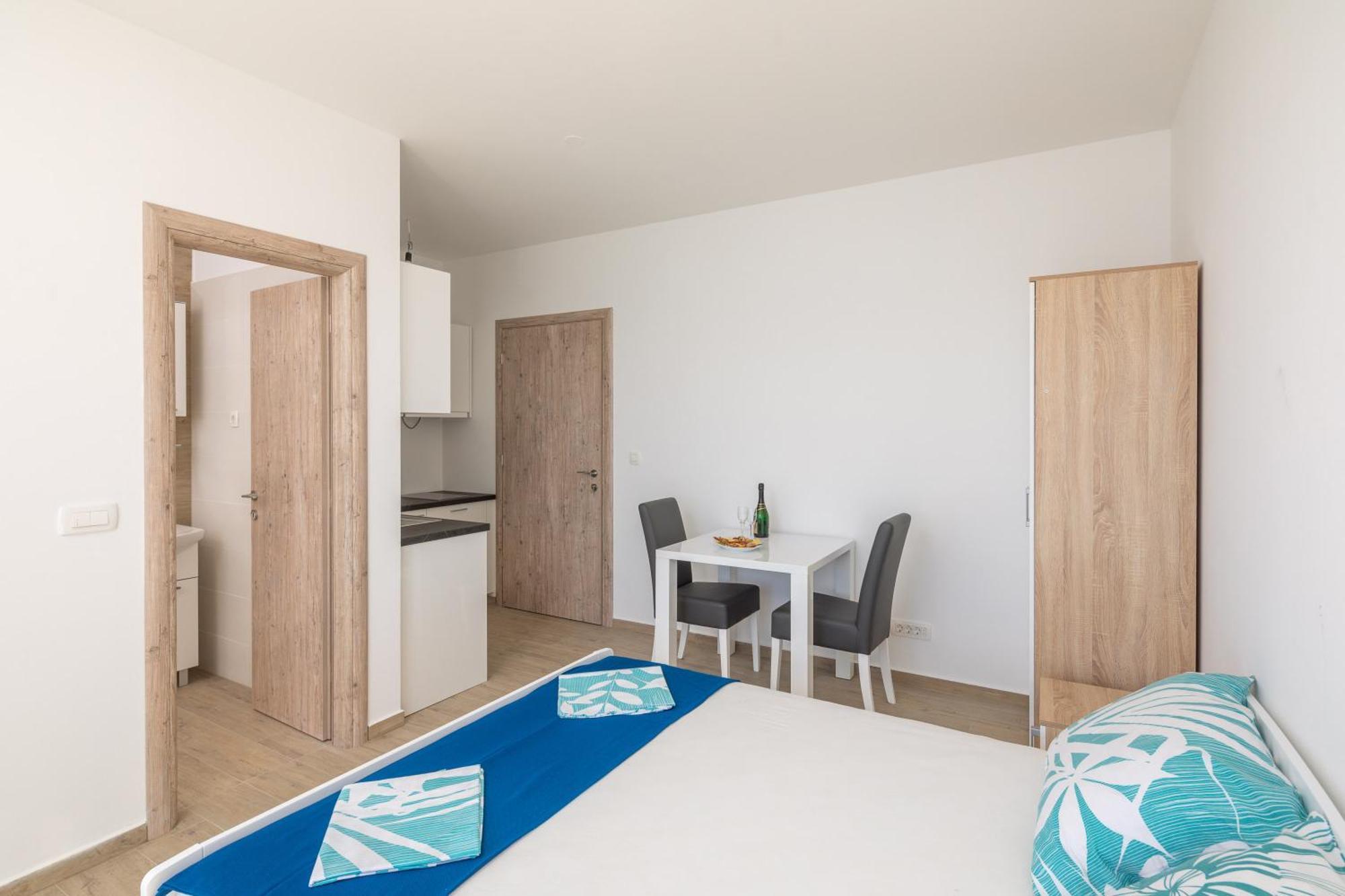 Blue Wonder Apartments Dugi Rat Ruang foto